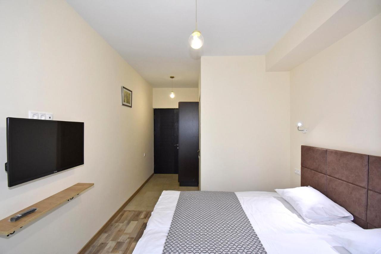 The Nut Guest House Erivan Dış mekan fotoğraf