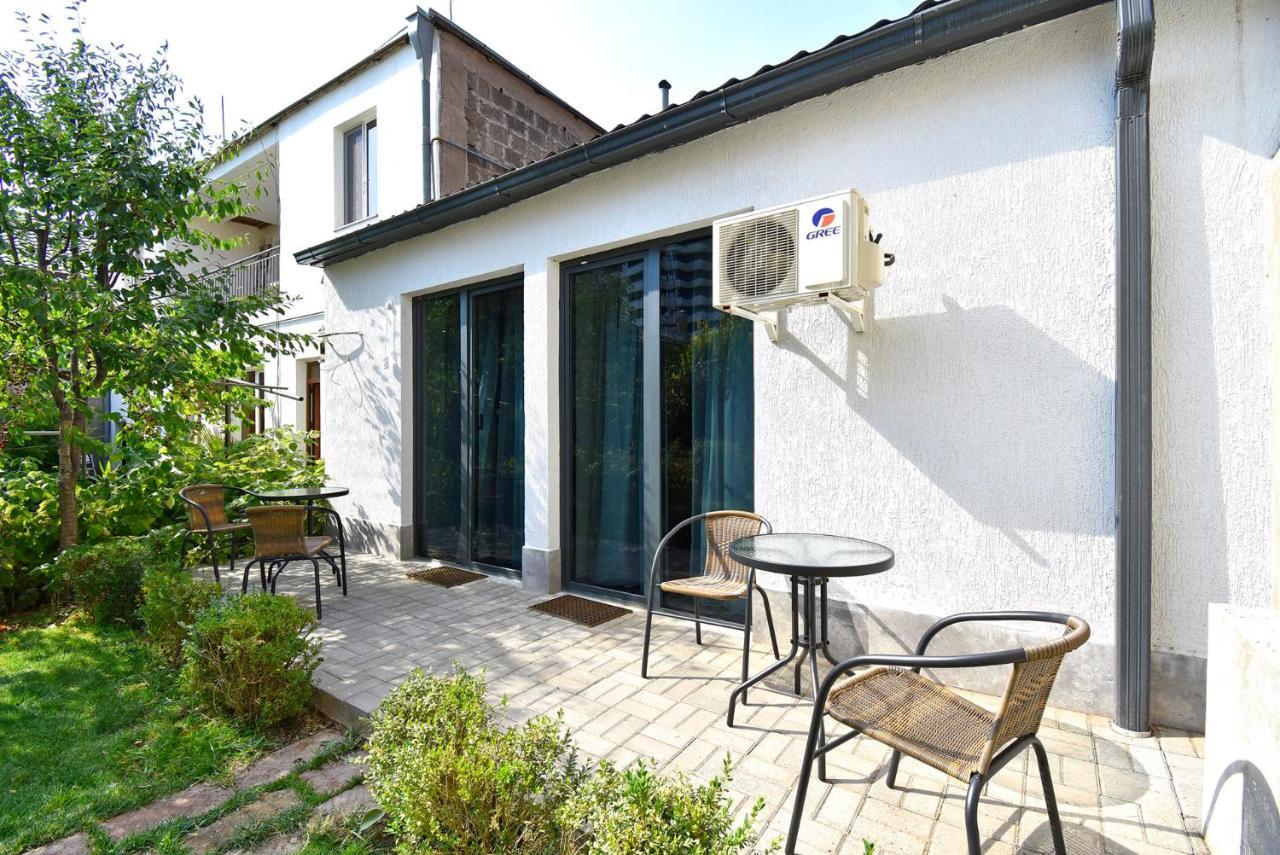 The Nut Guest House Erivan Dış mekan fotoğraf